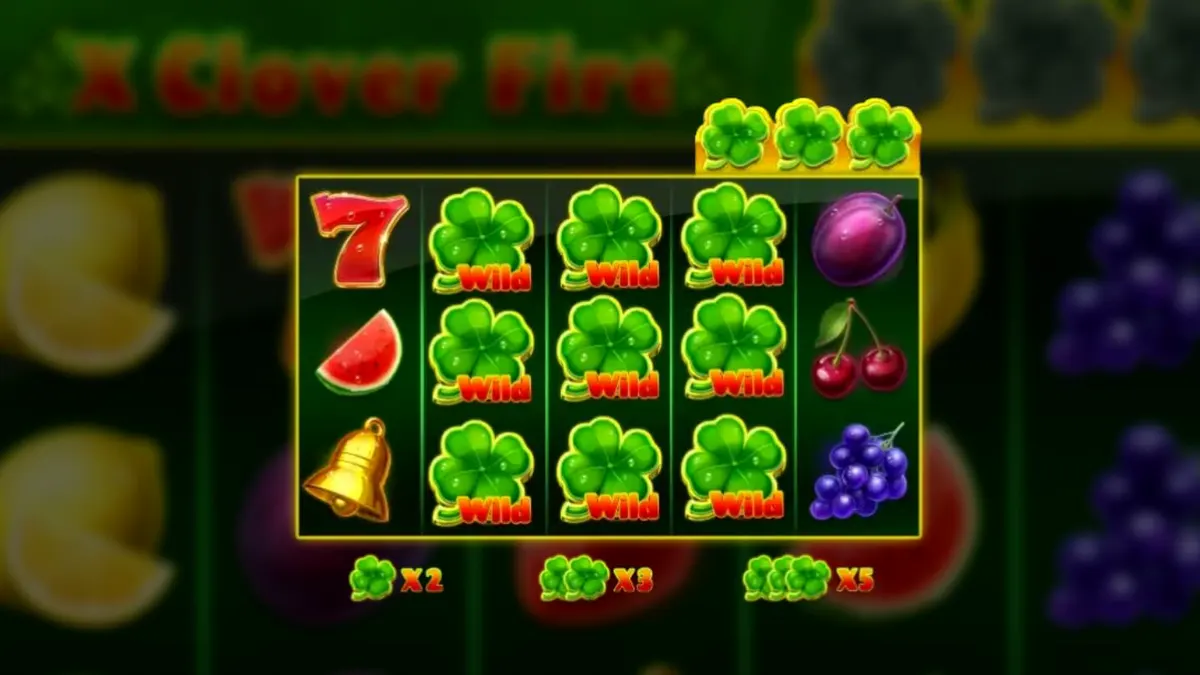 Interface do jogo de slot X Clover Fire com símbolos de frutas e trevos brilhantes